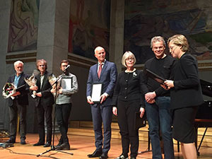 From left to right: Brain musicians Kristoffer Lo, John Pà¥l Inderberg and Henning Sommerro; Director of the National Health Directorate Bjørn Guldvog; State Secretary Anne Grethe Erlandsen from the Ministry of Health and Care Service and the Nobel Laureate Edvard Moser together with Hanne Harbo from the Norwegian Brain Council. (Photo courtesy: Norwegian Brain Council.) 